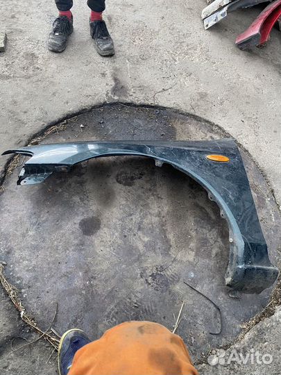 Крыло левое mazda 323