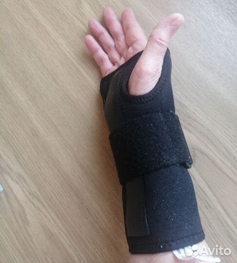 Бандаж ортез на запястье руки