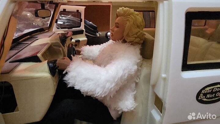 Огромный Hummer для экшен кукол 1:6