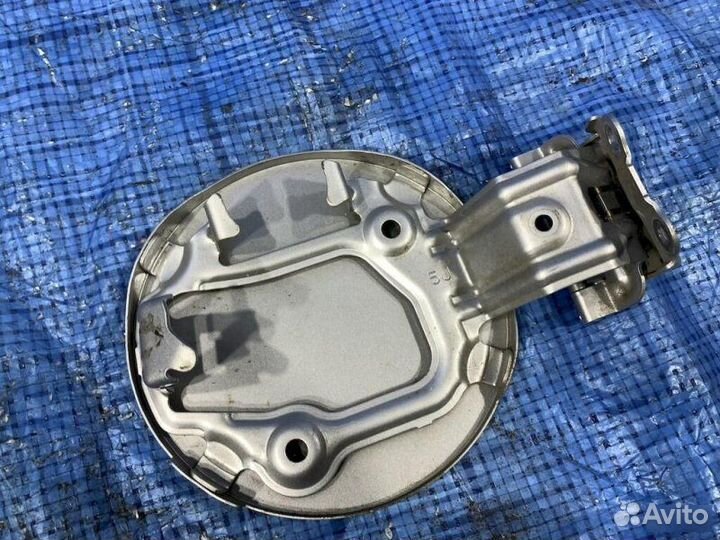 Лючок бензобака задний левый Toyota Auris NZE181