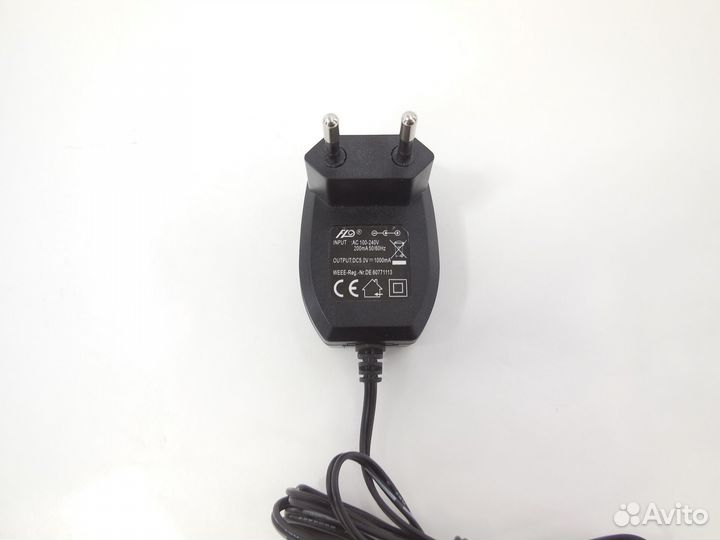 Блок питания универсальный 5В 1А с штекером 5.5*2