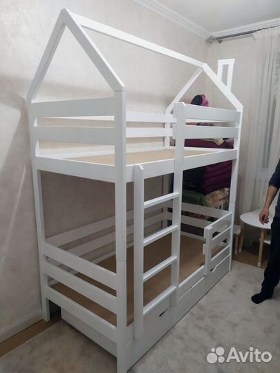 Детская кровать с лестницей