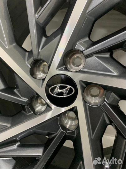 Новые Hyundai Tucson 2022, Michelin 235/55 R18