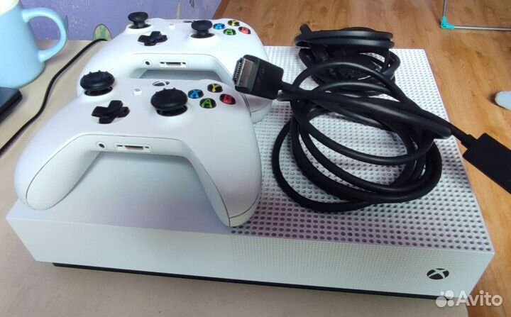 Xbox One S Digital Edition 1tb с играми