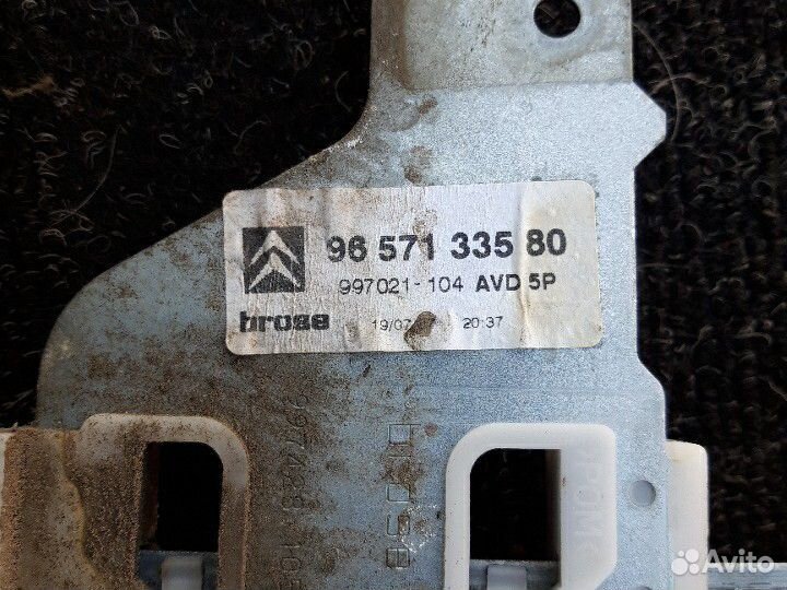 Стеклоподьёмник передний правый Ситроен с4