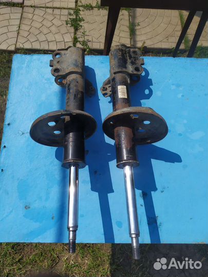 Передние стойки Toyota Corona ST190