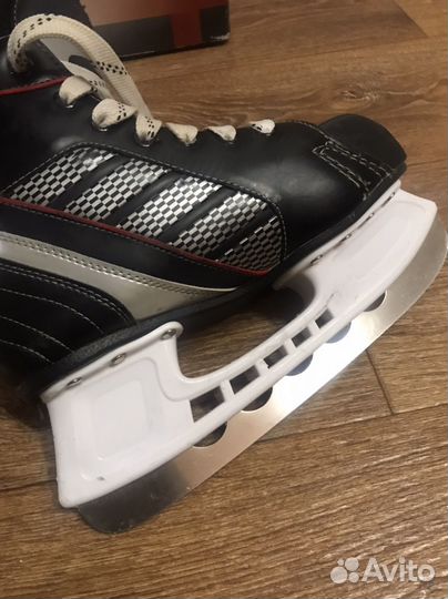 Коньки хоккейные