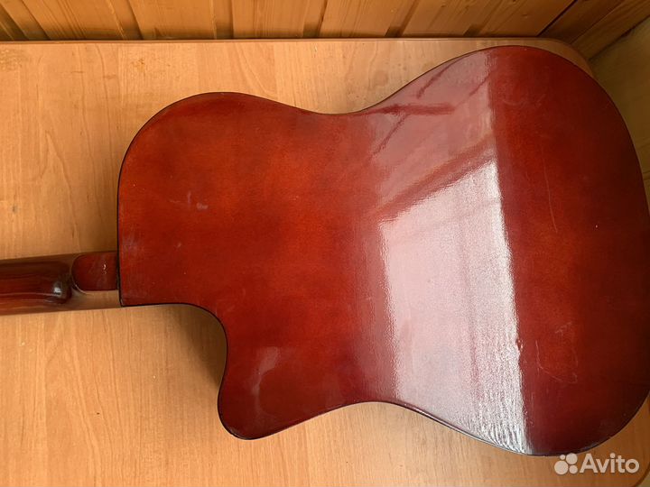 Акустическая гитара