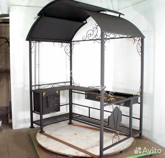 Мангал с крышей
