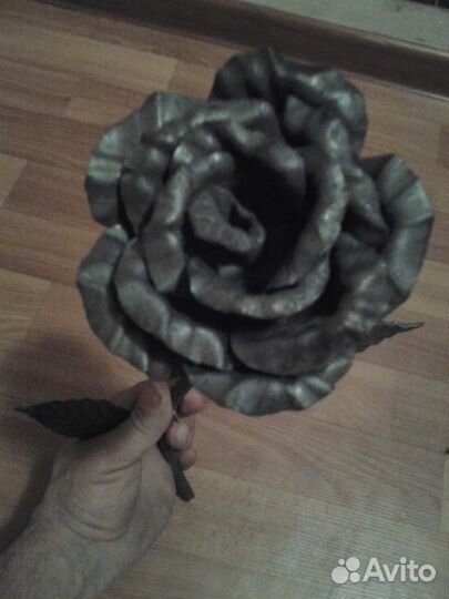Розы кованные