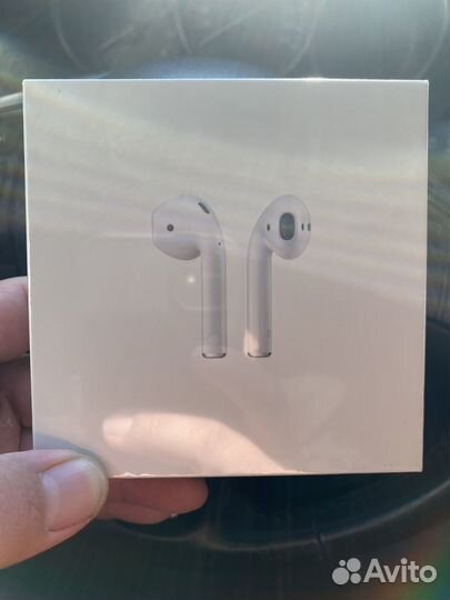 Наушники Apple AirPods with Charging Case новые