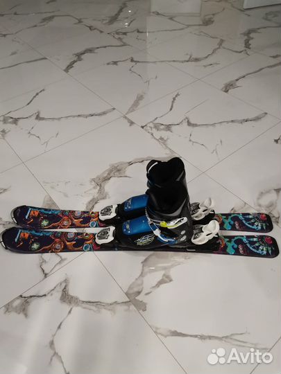 Горнолыжные ботинки и лыжи в комплекте