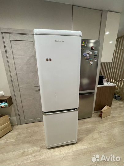 Холодильник Ariston