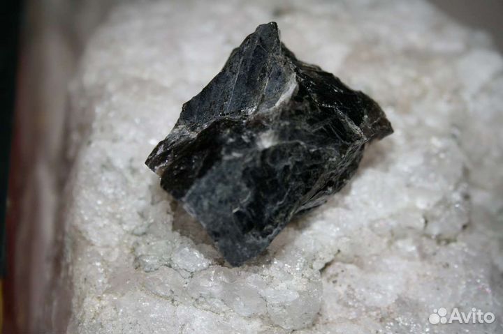 Кристалл дымчатого кварца