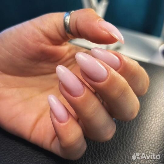 Модель на маникюр