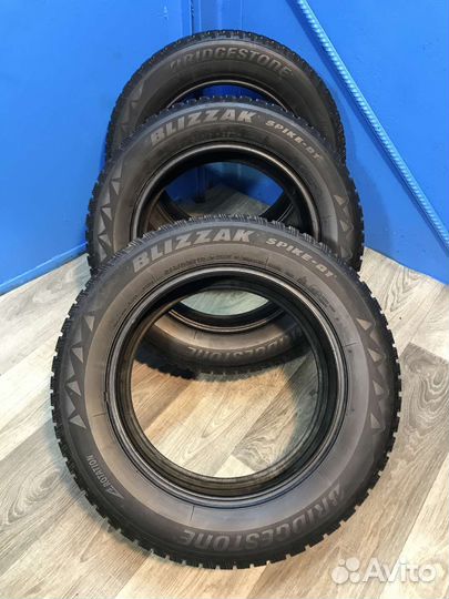 Bridgestone Blizzak Spike-01 215/60 R16