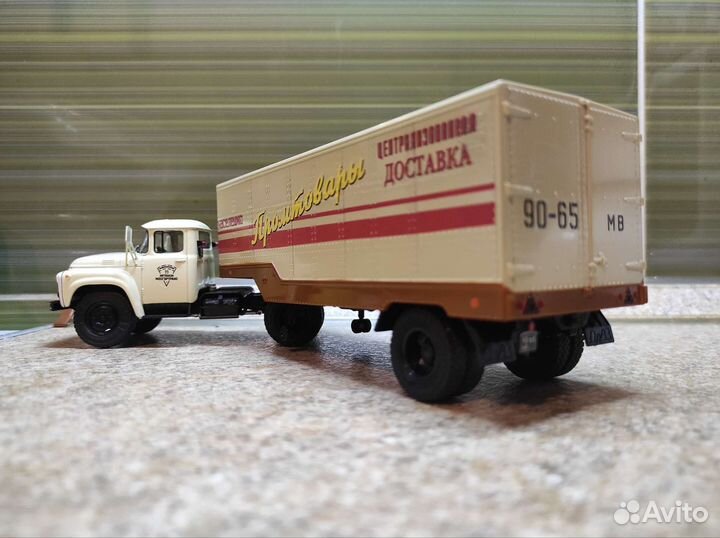 Модель грузовика зил-130В1 с полуприцепом одаз-794