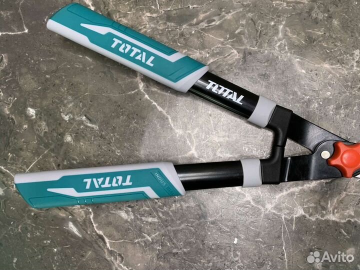 Ручной кусторез Total