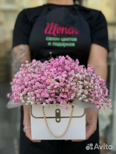 Букеты / цветы / розы в сумочке на цепочке