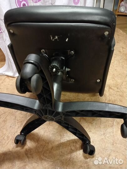 Офисное кресло руководителя