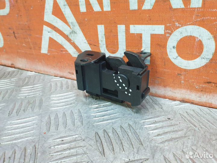 Замок капота Mercedes C-Class W204 2006-2015