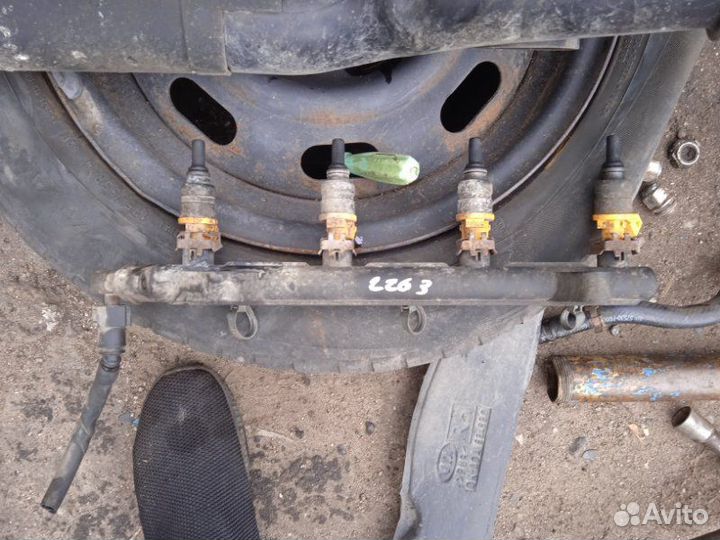 Топливная рейка Kia Rio