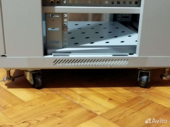Продам серверный шкаф 47U