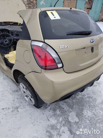 Задняя часть kia Rio 2 хетчбэк