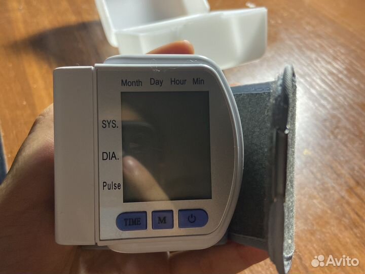 Тонометр на запястье