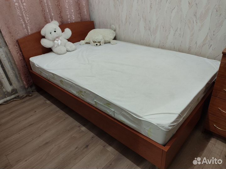 Кровать с матрасом бу
