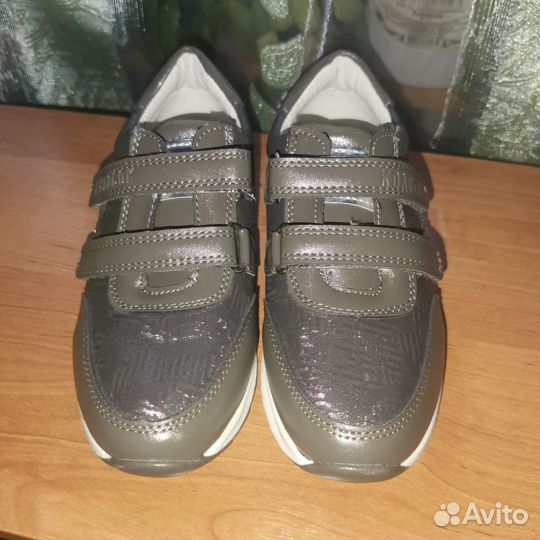 Кроссовки для девочки