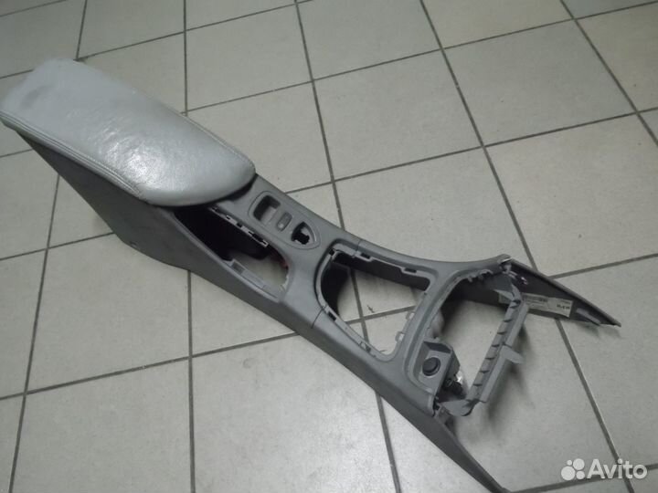 Подлокотник Рено Лагуна 2