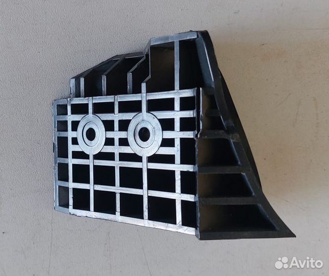 Направляющая ремня безопасности задняя правая audi