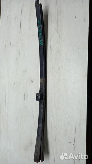 Направляющая стекла двери правая Renault Megane 1