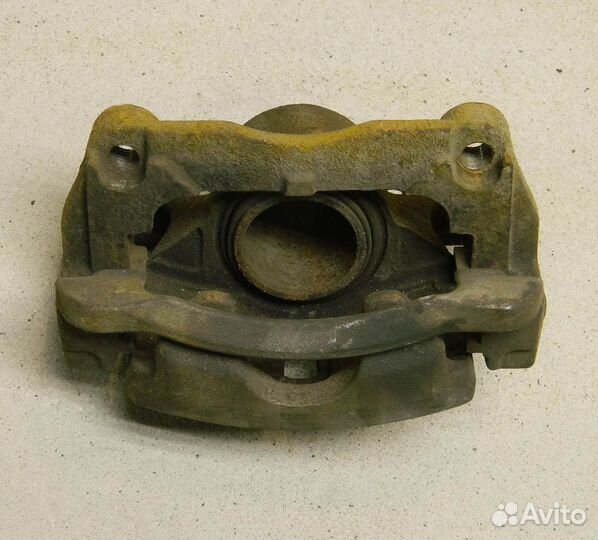 Суппорт передний правый Nissan X-trail T32