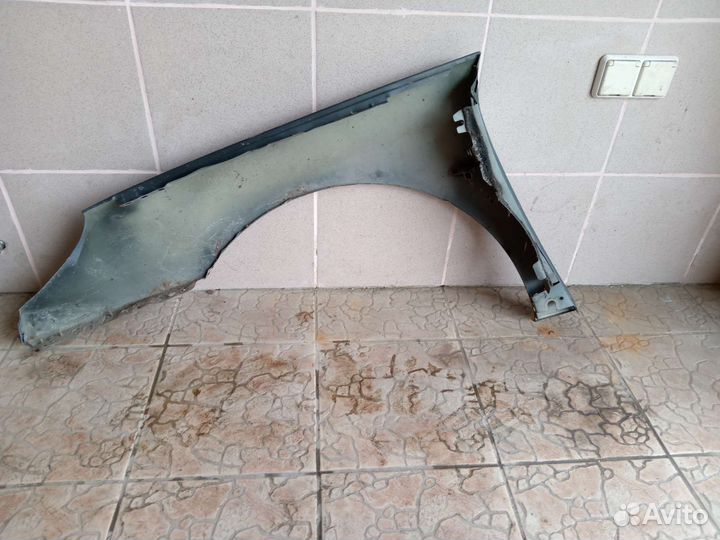 Крыло передний правый на пежо 407 2.0