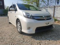 Toyota Isis 1.8 CVT, 2013, 77 600 км, с пробегом, цена 1 214 000 руб.