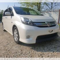 Toyota Isis 1.8 CVT, 2013, 77 600 км, с пробегом, цена 1 214 000 руб.