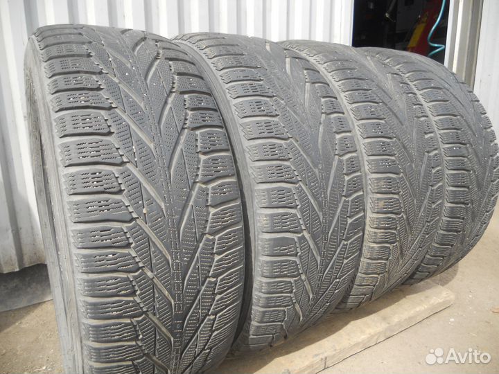 Nokian Tyres Hakkapeliitta R2 SUV 235/60 R17 106R