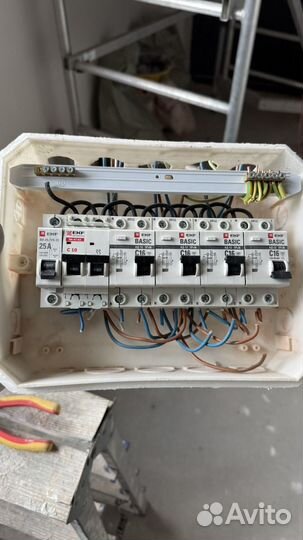 Щит с автоматами