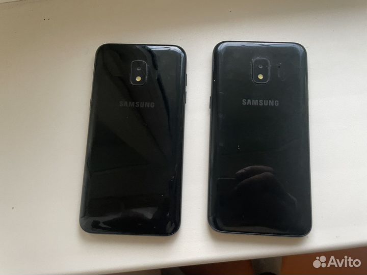 Два телефона Samsung
