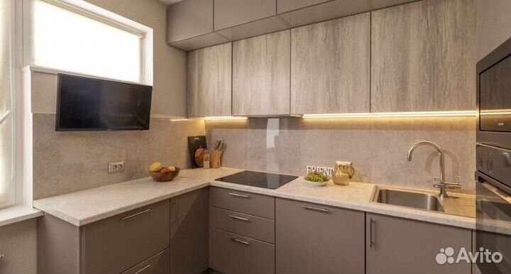 Кухня на заказ без ручек до потолка