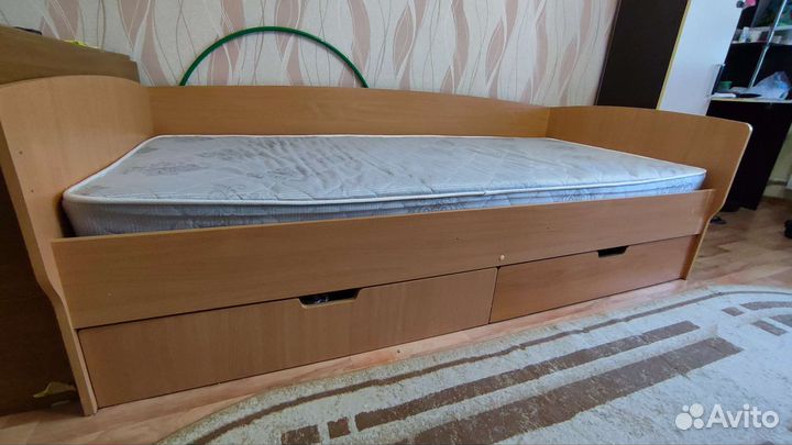 Кровать