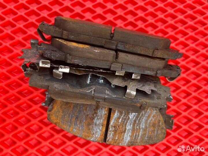 Тормозные колодки переднее Toyota Spade NSP141