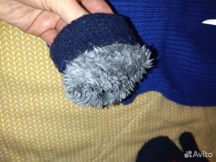 Шапка шлем демисезон для мальчика и варежки