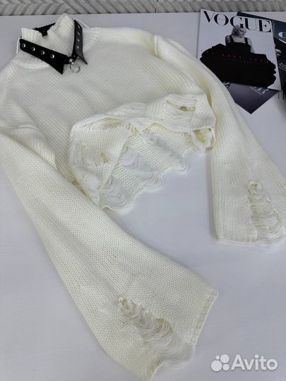 Стильный свитер женский