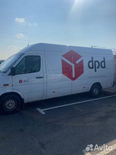 Водитель экспедитор на своей грузовой машине