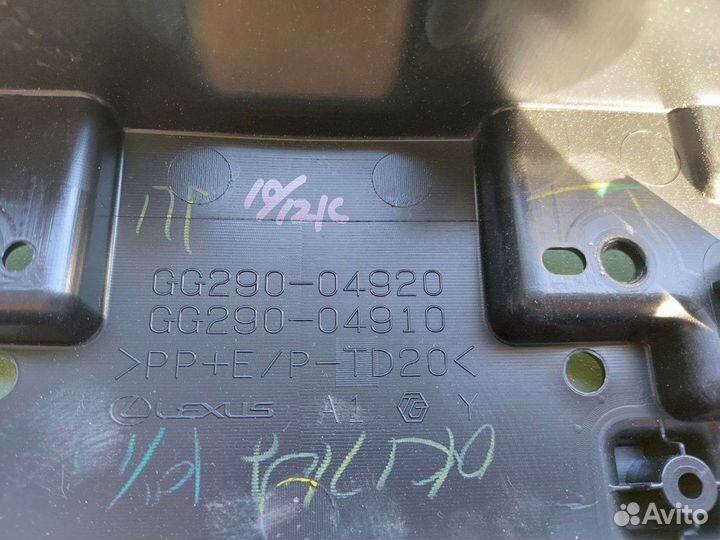 Кронштейн решетки радиатора Лексус LX