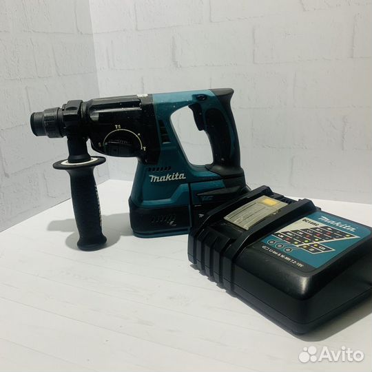 Перфоратор аккумуляторный Makita DHR242RFE