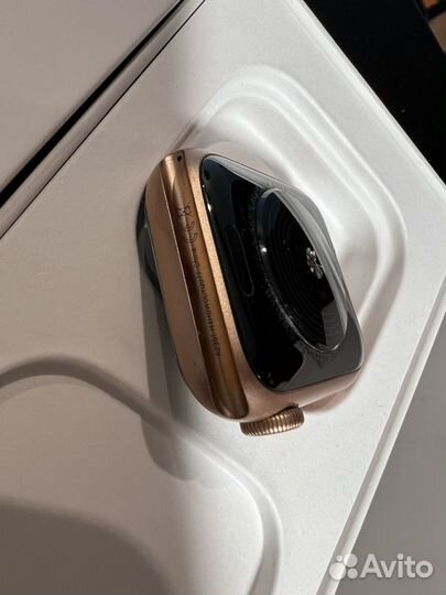 Apple Watch SE 40 mm Gold